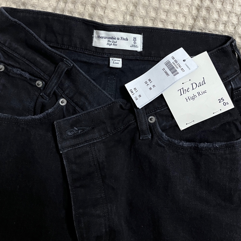 NWT Abercrombie & Fitch V-Waist Curve Love “The Dad High Rise” size 0/25 Short